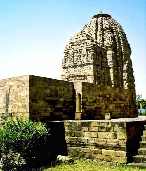 Ruined temples at Krimchi, Kashmir