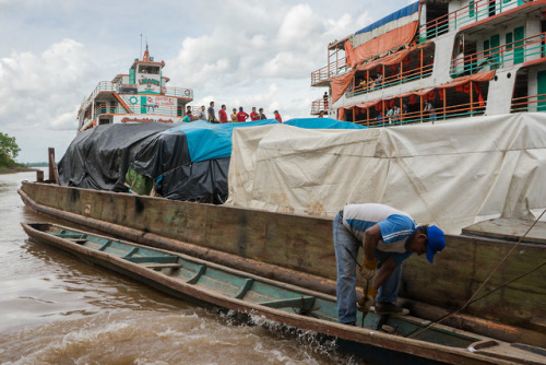 Desde el puerto de Yurimaguas, esperando zarpar hacia Iquitos, Perú.Abril 2019. instagram / vsco / t