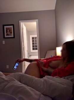 curiousmrandmrs:Caught taking pussy selfies before bed