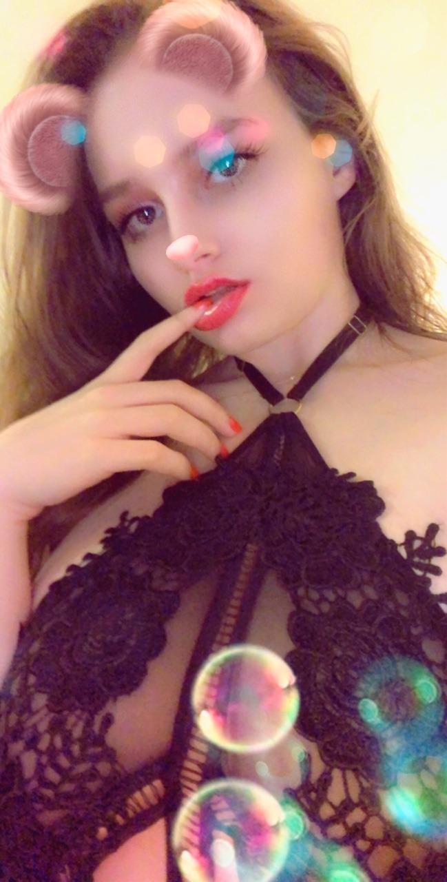 acabarprincess:  random snap selfies I’ve liked but have nothing to do with lol🌼🌼