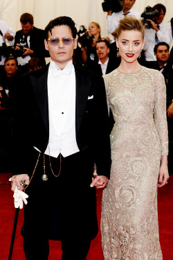 :  Johhny Depp &amp; Amber Heard arrive at the &ldquo;Charles James: Beyond Fashion&rdquo; Costume Institute Gala (May 5). 