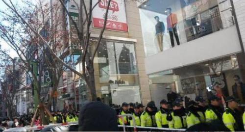 exokmplanet:150131 Busan Police Official Twitter Update“Today live from EXO’s fansign at Gwangbukdon