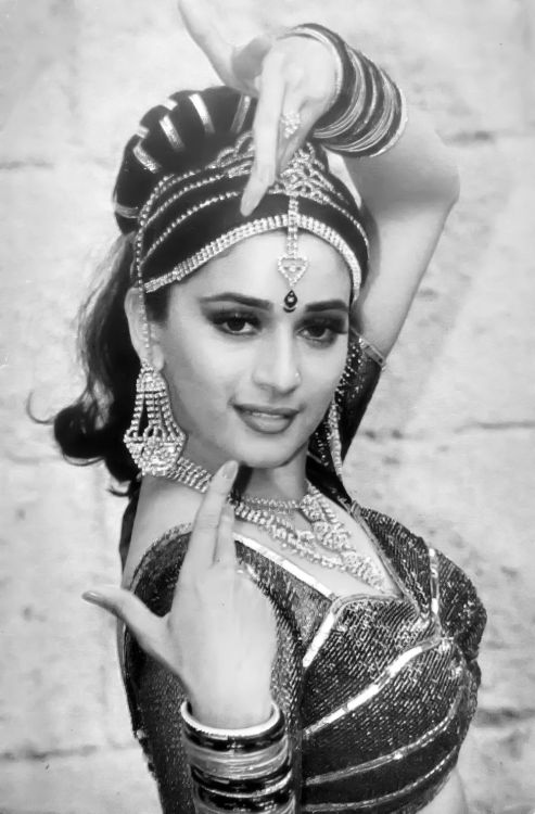 Madhuri Dixithttps://painted-face.com/