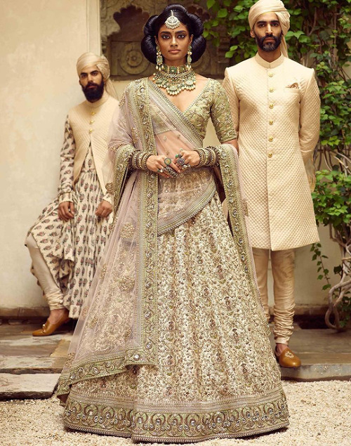 Sabyasachi Heritage Jewelry CollectionPhotography: Tarun VishwaModel: Archana Akil Kumar