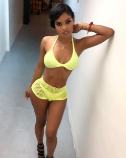 naughty-ebony:  just so, so sexy. http://ift.tt/2u3WcCr