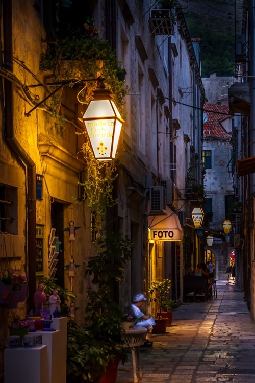 invocado:Narrow street, Dubrovnik by Karl P. Laulo