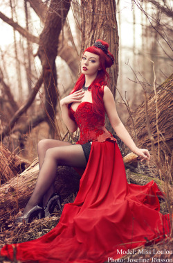 glovedandbound:  _Red diamond. by Bloddroppe