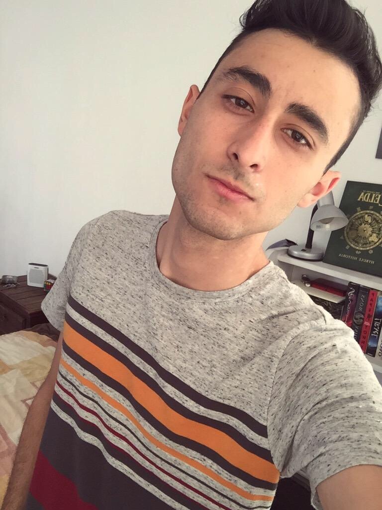 kbroncin:  Mi Roger cacho…. Riquísima Leche….! Quede Preñado y Enamorado 😂