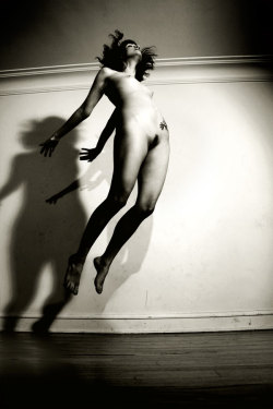 kleophoto:  Mirth and Beauty | Nude jumping
