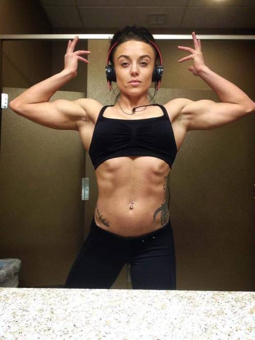 Muscle Girls Fan adult photos