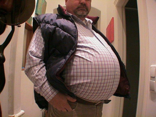 Porn Pics fatdads:  dad can’t zip his vest anymore