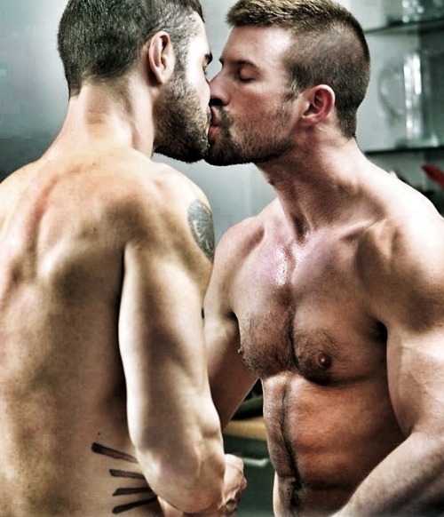 men kissing