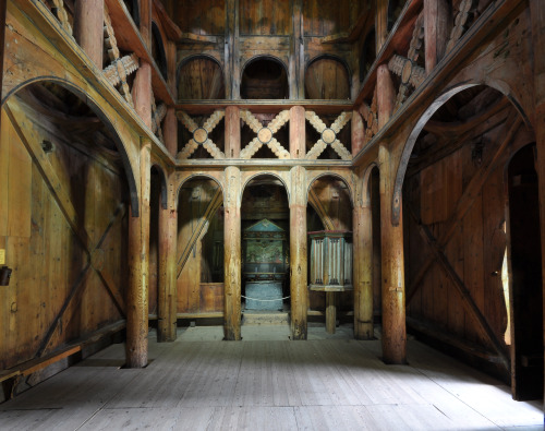 Sex sinemora:  Borgund Stave Church Located in pictures