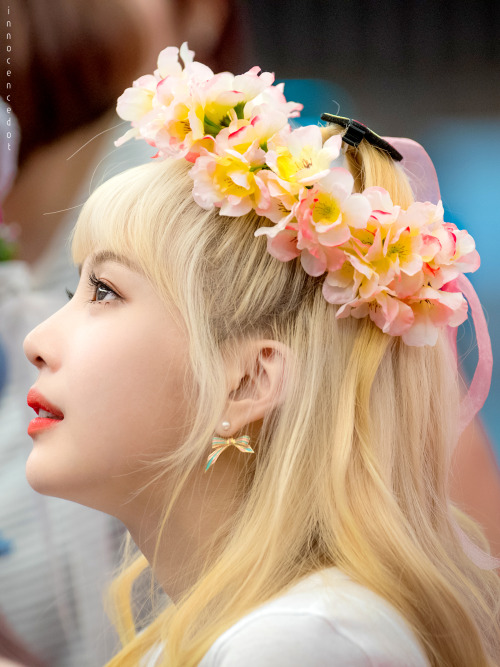 fyeah-redvelvet:  innocencedot | do not edit. 