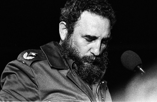 mycheguevara:  depresionismo:  Fidel giving a speech in Havana, Cuba, 1978. Marcelo Montecino.  I wi