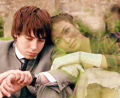 effstonem-:  Running over the same old ground, what have we found? The same old fear.. Wish