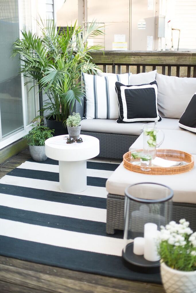 gravityhome:  Chicago home of The Everygirl co-founder Danielle Mossgravityhomeblog.com
