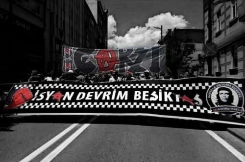 Beşiktaş umuttur. Umut dimdik ayakta.