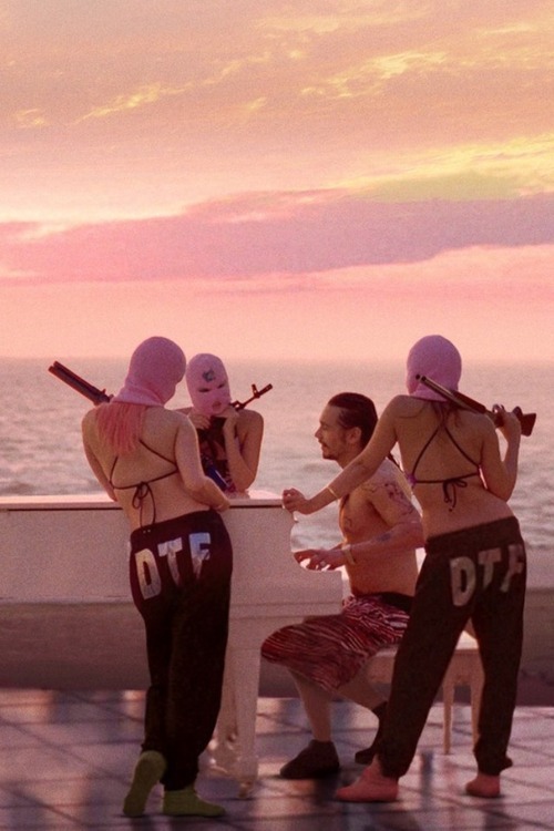 yung-lilo:  urnasty:  hoodiegurlz:  ⚠️️hoodiegurlz⚠️  $$$  ✨💖💸
