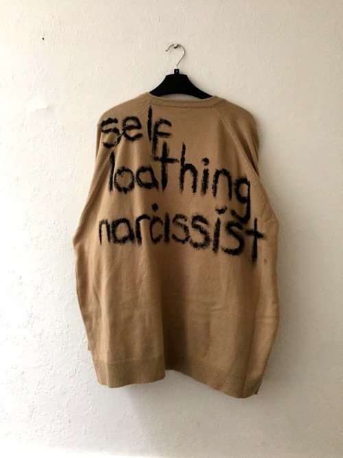 Amanda Fitzsimons | “Self Loathing Narcissist”, 2016 | acrylic on cotton | 46cm x 72cm