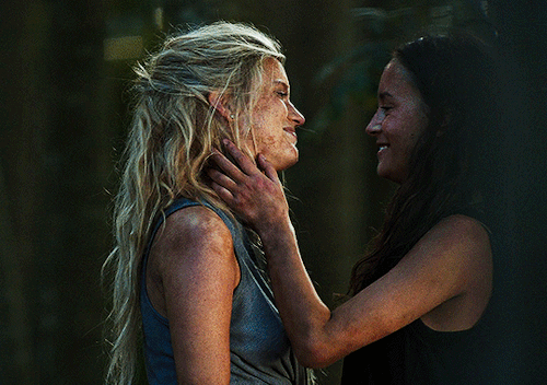 TONI SHALIFOE And SHELBY GOODKIND In THE WILDS (2020-) Season 2