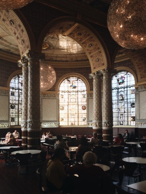 XXX keroiam:    The V&A museum café   photo