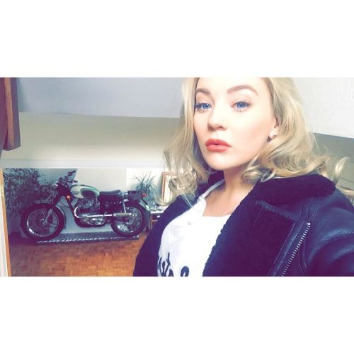 Motorbike selfie 💁🏼 by bethanylilyapril porn pictures
