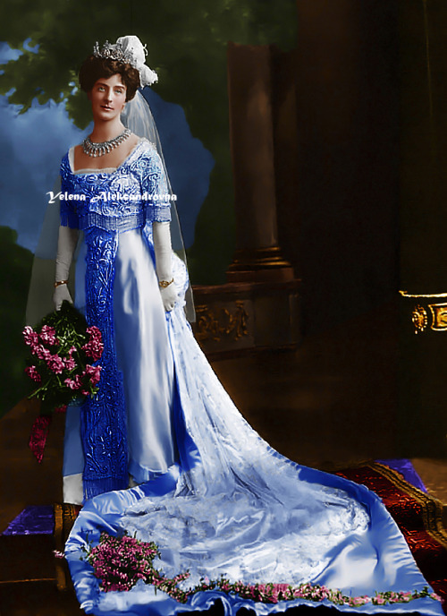 Viscountess Downe the day she was presented at Court, 1912. Photo colored by me.