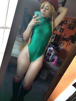 ashprincessmidna:Cammy hype!!! I just need to put on my gloves, arm pieces, and leggings.