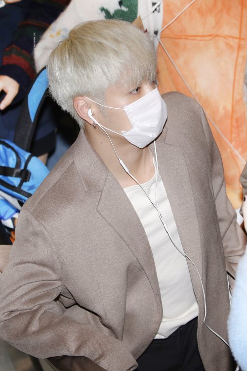 191223 iKON Ju-neat Gimpo International Airport© kosmic meteordo not edit, crop, or remove the 