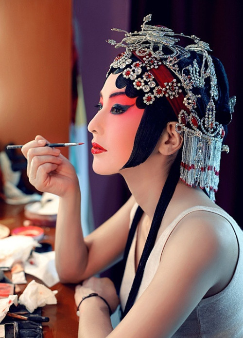 mingsonjia:  semprebrava:  mingsonjia:  Chinese Opera Artists  Hopefully one day my Chinese will be.