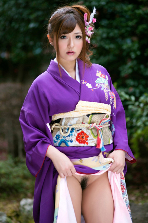 natsun-no-nagori: 6151_thebestnihongirls-kimono-haruki_sato.jpg