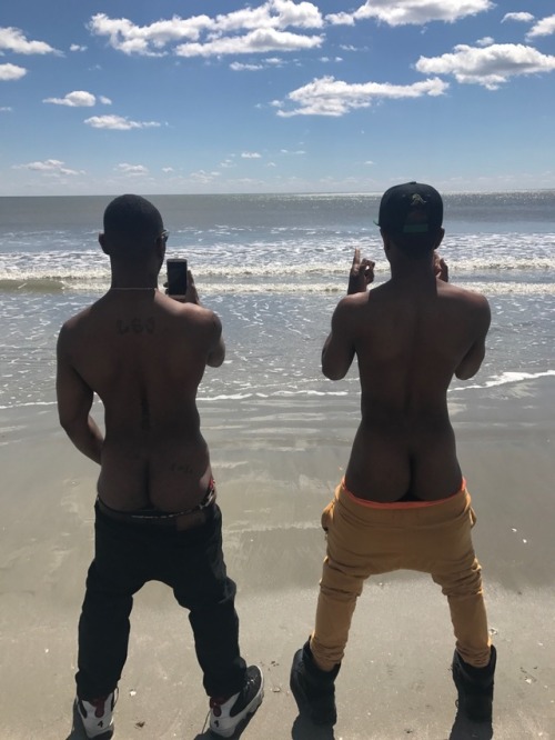 romanspice:  We love beaches Romance and Roman