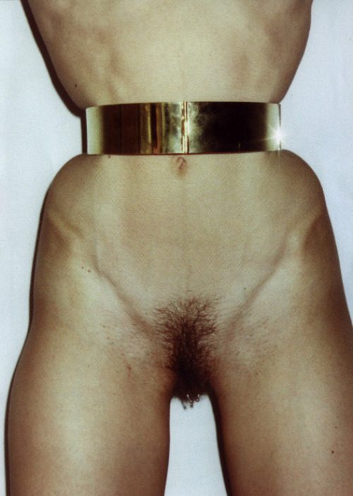 famosasaldesnudo: voluptama:  wasp waist     ©  Terry Richardson    Bimba Bosé   