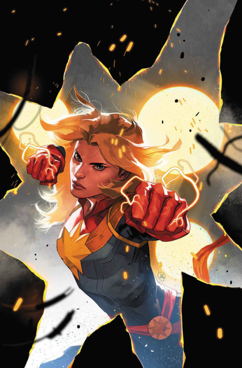 comicstallion:  “What are you supposed to wear when you’re being inspirational?” – Captain Marvel Co