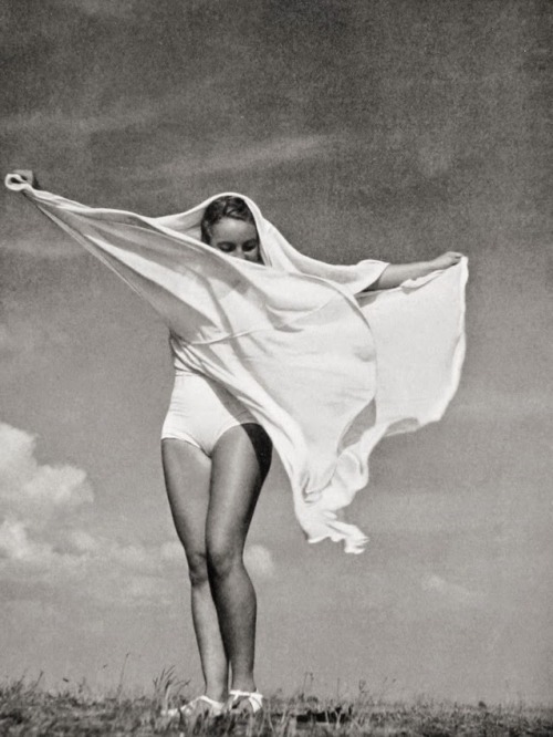 billyjane:  In the wind,1936 photogravure by Bohumil Kröhn from Servatius