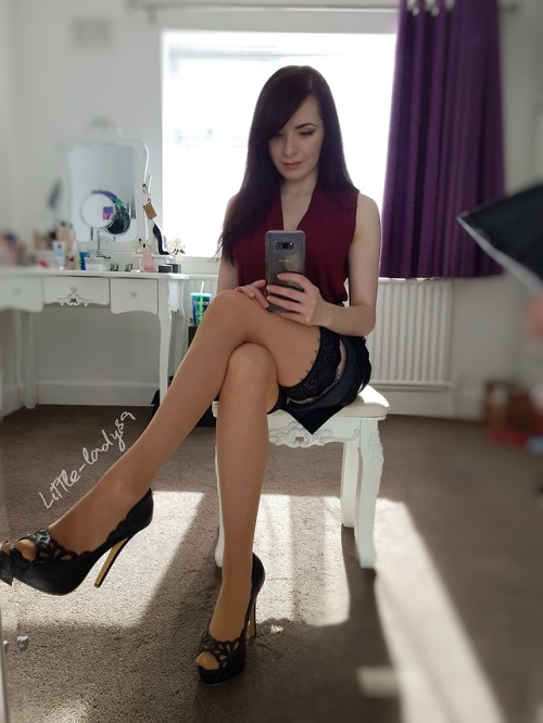 little-lady89: Thank you so much anon for this gorgeous skirt and these beautiful hold ups! Still fe