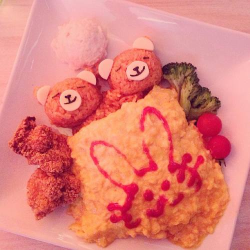 Omelette rice! Might I say this dish was… Eggscellent? jk it was actually #bearycute #maximumcute #m