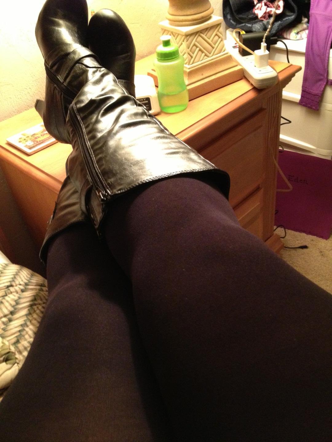 spunkynlovinit:  More I love tights photos… 