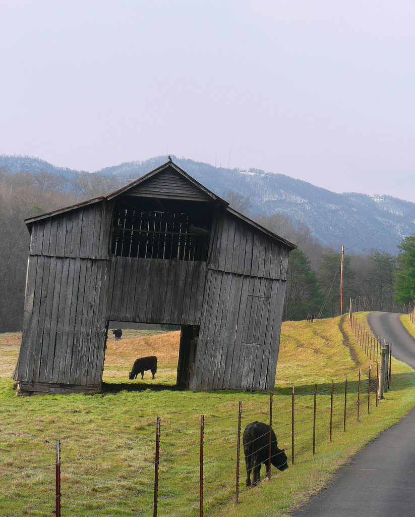 countryparadise:  Another barn (by Cliff Michaels) 