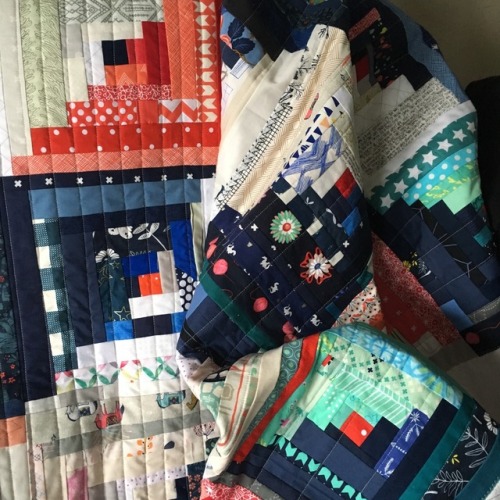 Log cabin quilting: This week, I finished quilting my log cabin scrap quilt. I decided on straight l