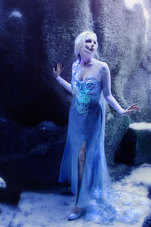 ld-wanderlust:  me as Elsa (in my mind if Frozen was a movie it would look somehow like this)