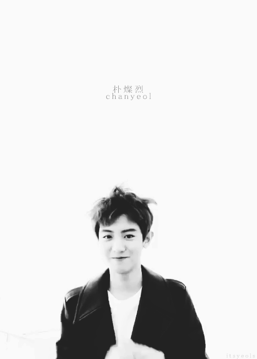 itsyeols:  chanyeol’s attractive smile. ♥ 