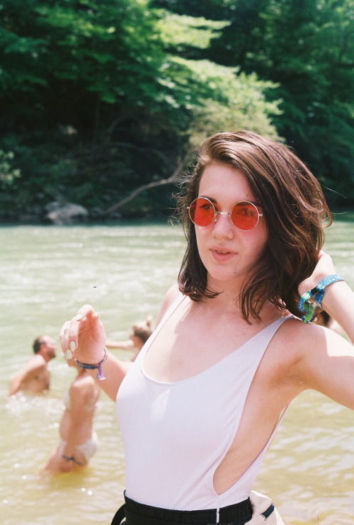 pink glasses girls @ wakarusa