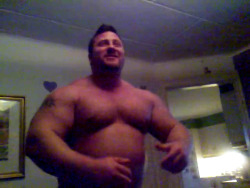 fhabhotdamncobs:real-thick: The Big Guy Sings — Watch the video.    W♂♂F     (WARNING!   No “Pretty Boys” here.)