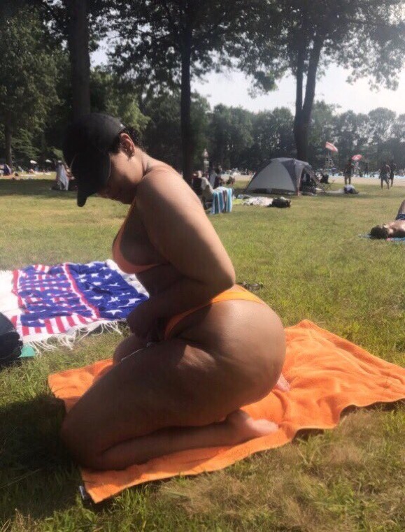 bootysweatt:  🍑🍑