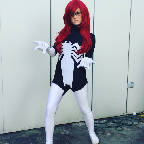 b00bafett:  Mary Jane venom cosplay Follow me on Instagram @boobafettcosplay and now like me on facebook! Facebook.com/OMKCosplay 💞