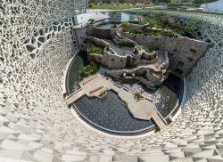 coolthingoftheday:  The oval courtyard of the Shanghai Natural History Museum in China. 