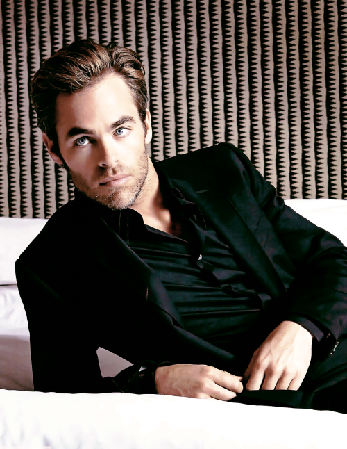 chrisprettssss-deactivated20150: Chris Pine - ELLE Brazil (January 2014)