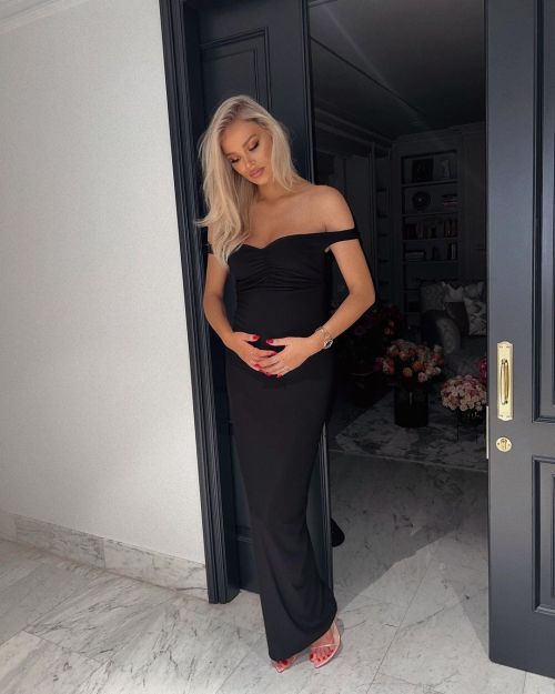 realmadridfamily: “Pregnancy days never looked better thanks to @clubllondon ” - Sofija
